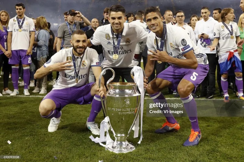 Real Madrid Retro Jersey Home Soccer Shirt 2016/17