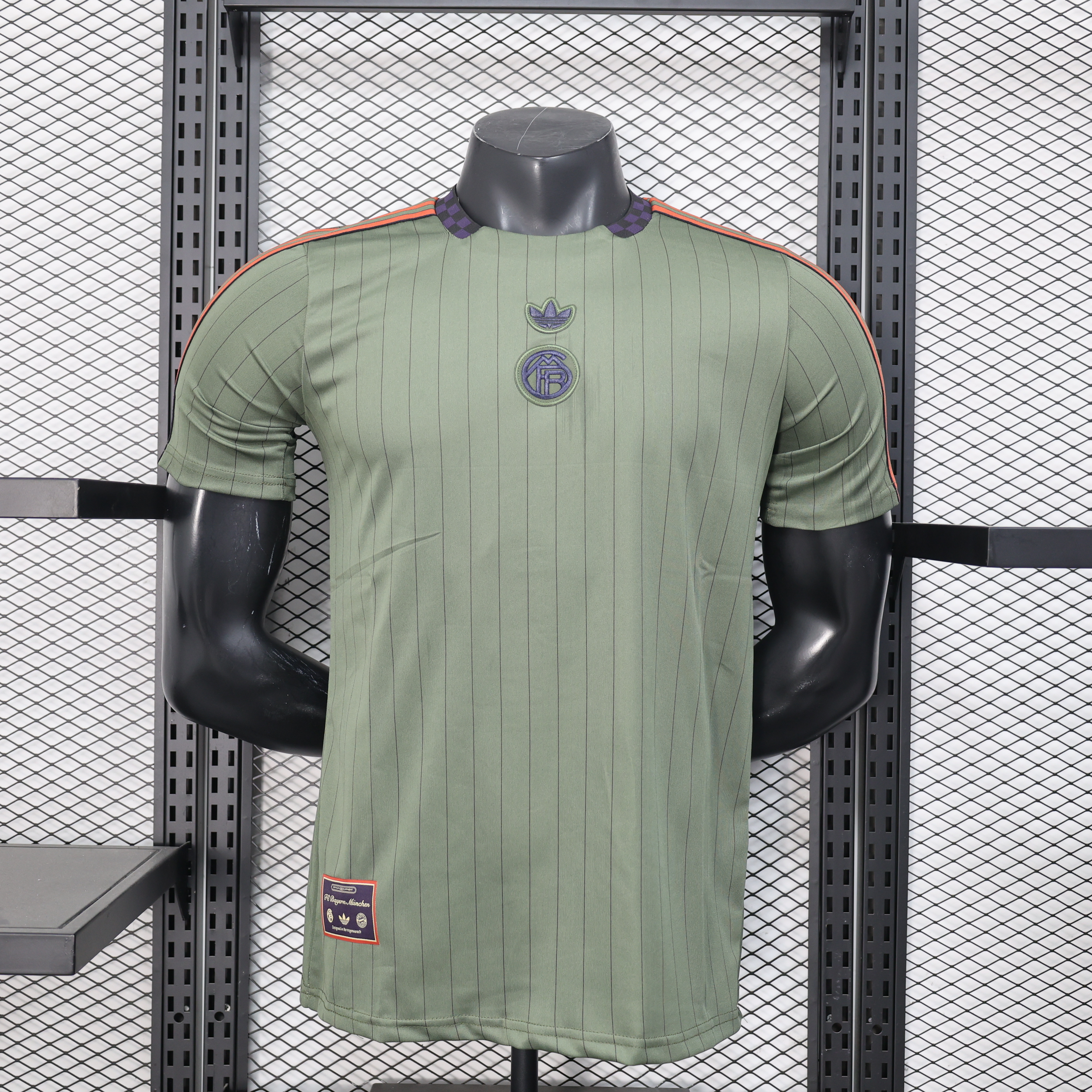 Bayern Munich's casual-style football jersey 2025/2026