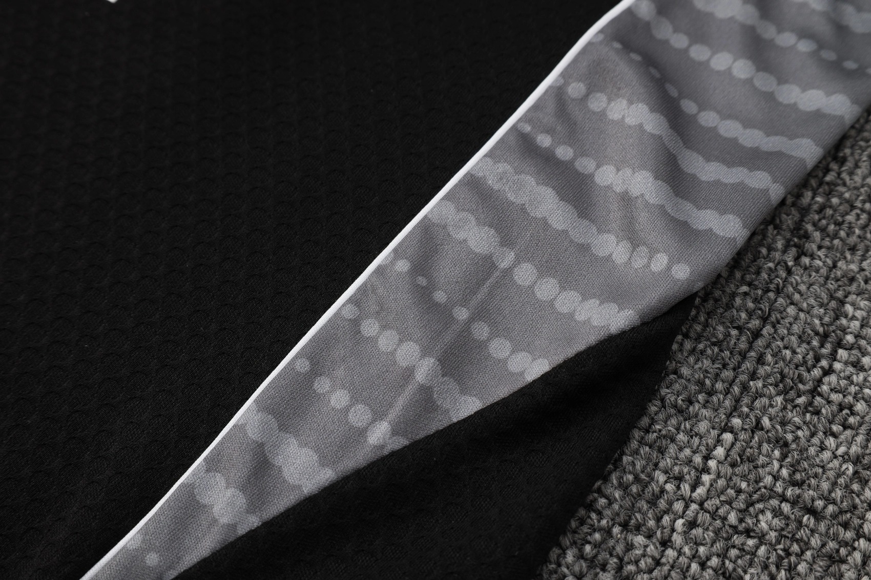 Real Madrid Training Jersey Kit Black 2025/26 - U-jersey