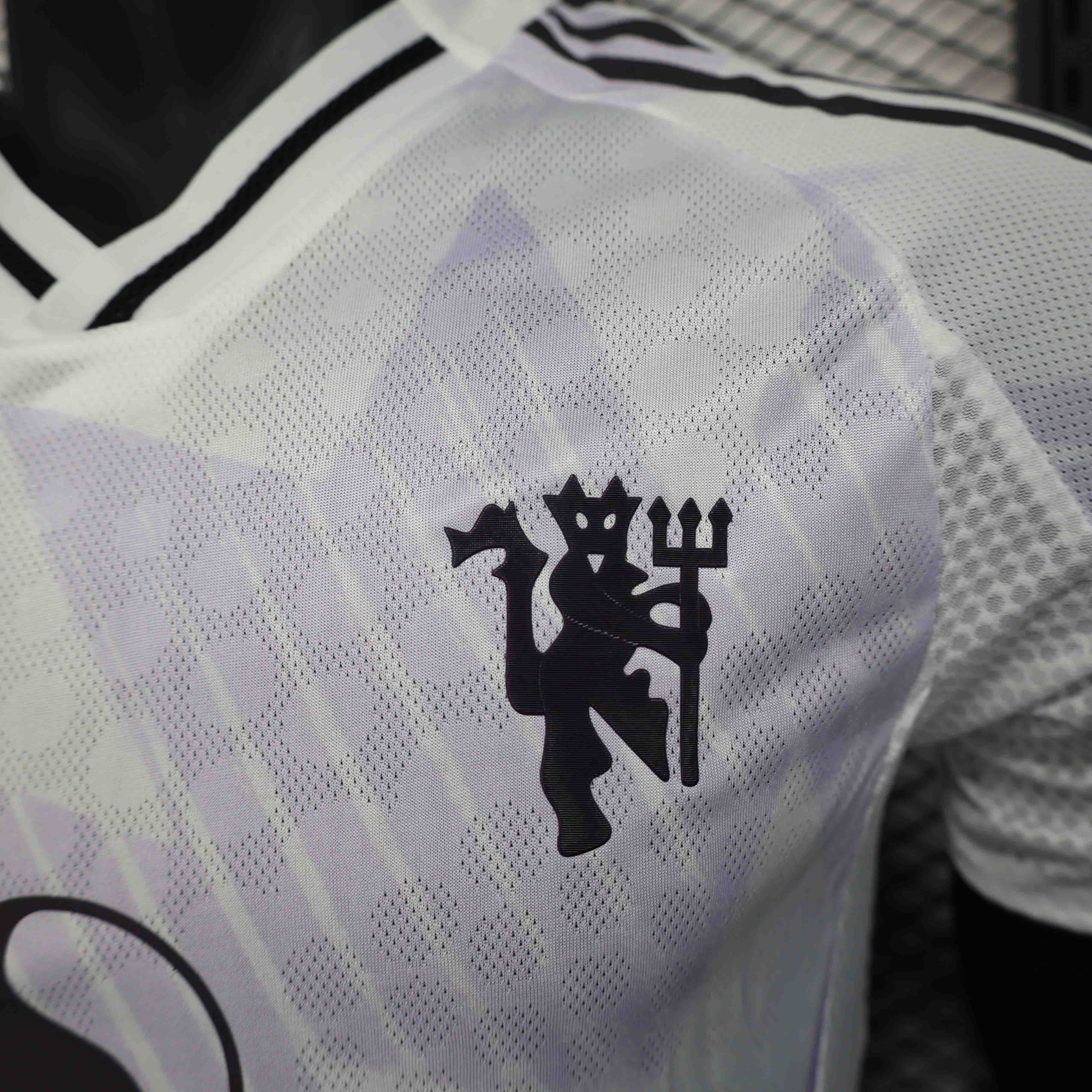 Manchester United  Away Jersey Shirt 2025/26