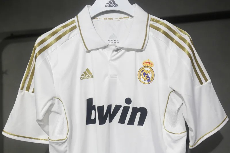 Real Madrid Retro Jersey Home Soccer Shirt 2011/12
