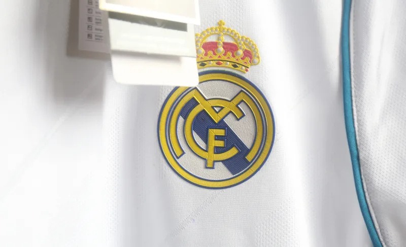 Real Madrid Retro Jersey Home Long Sleeve Soccer Shirt 2017/18