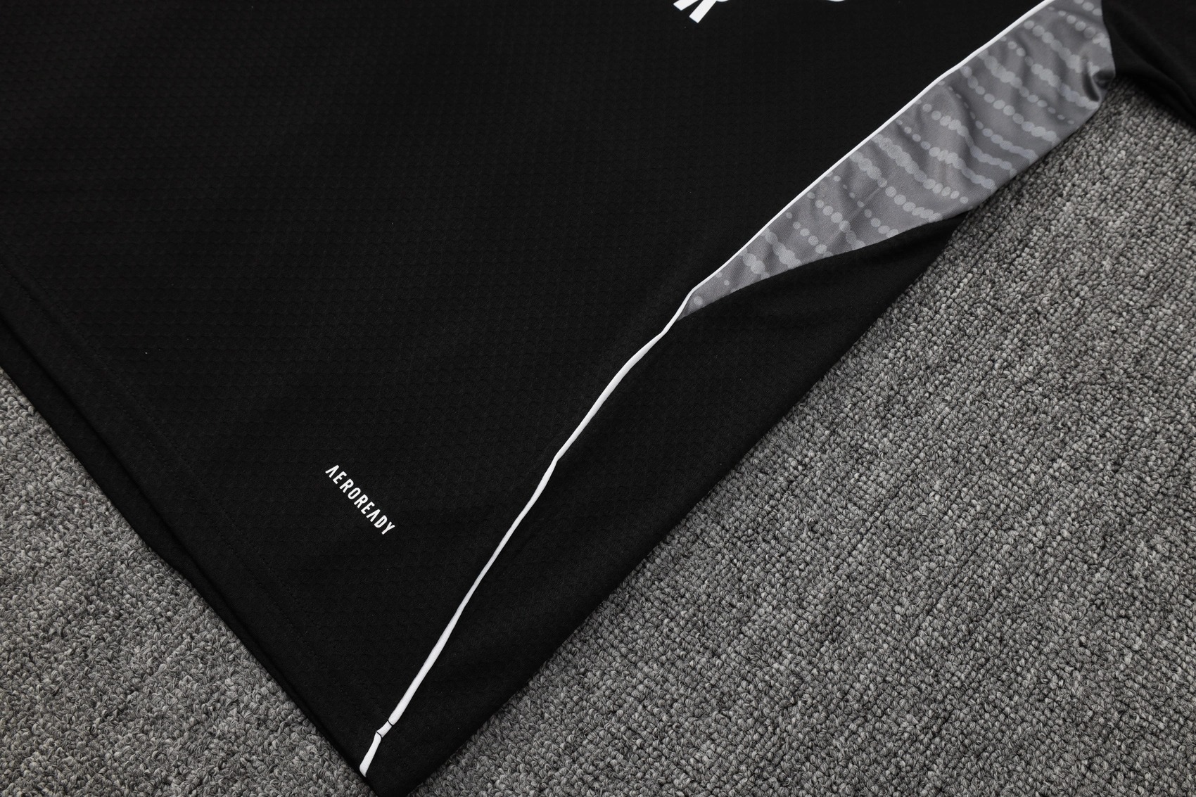 Real Madrid Training Jersey Kit Black 2025/26 - U-jersey