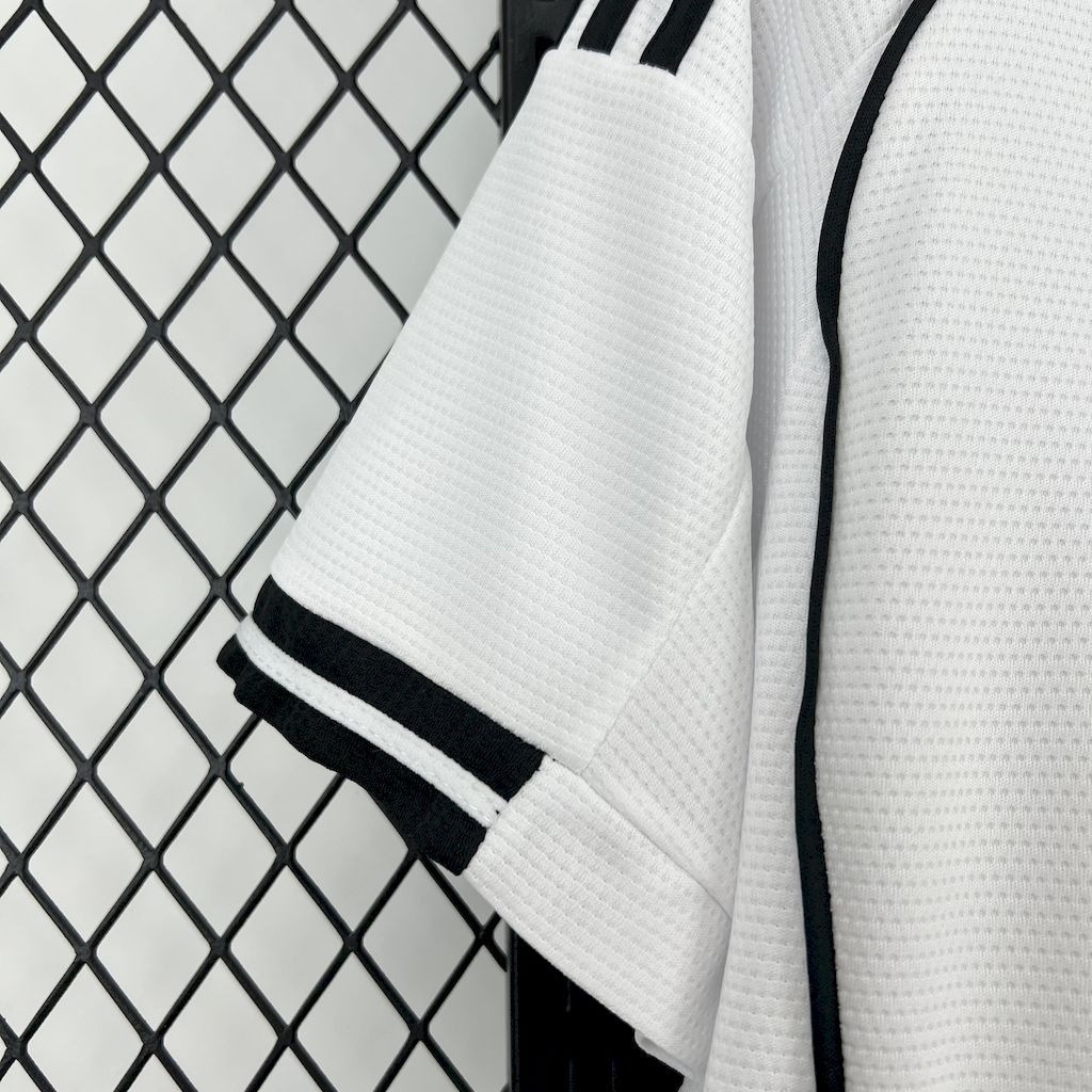 Beşiktaş Home Football Jersey Custom Shirt 2025/26 - ujerseystore