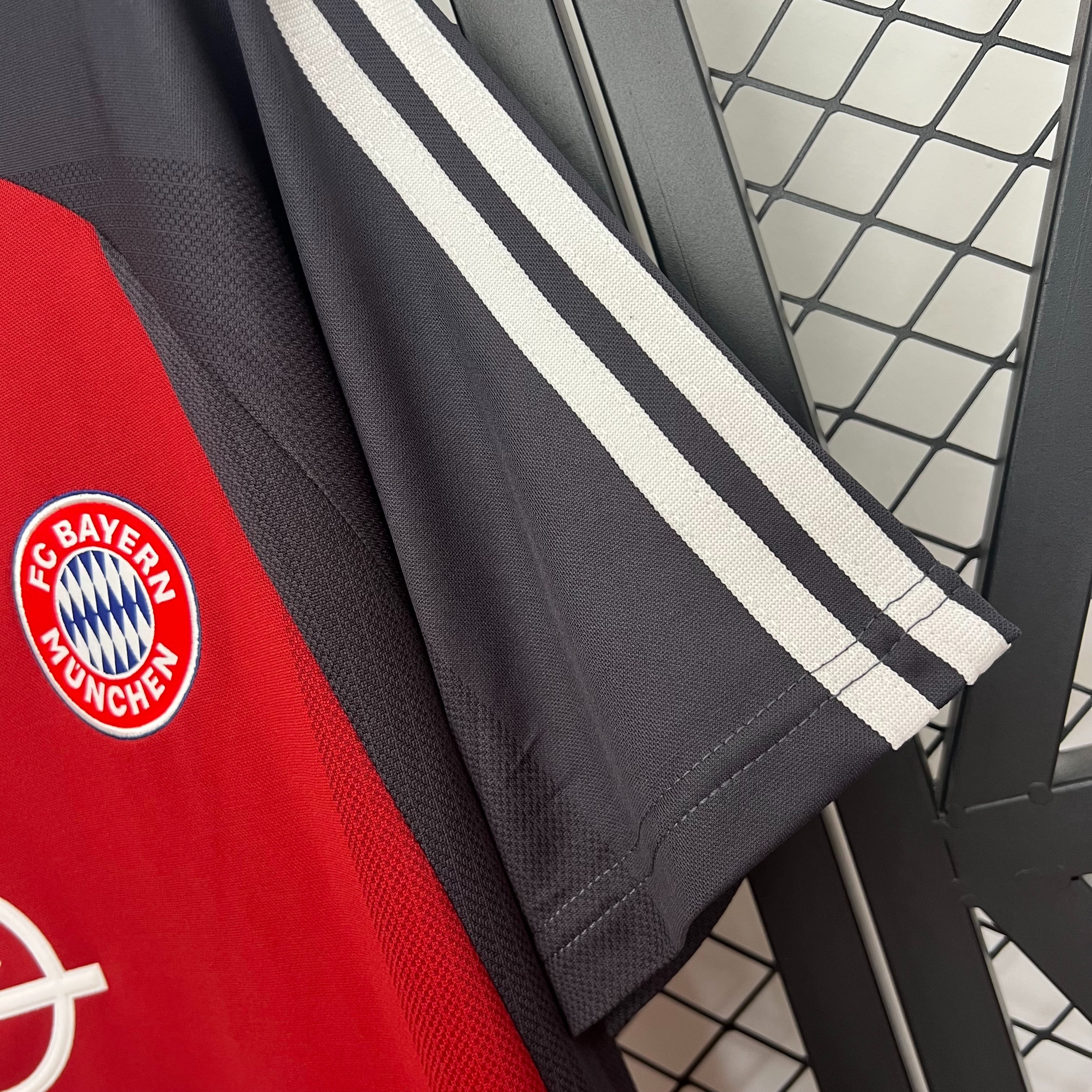 Bayern Munich Retro Jersey Home Soccer Shirt 2001-02