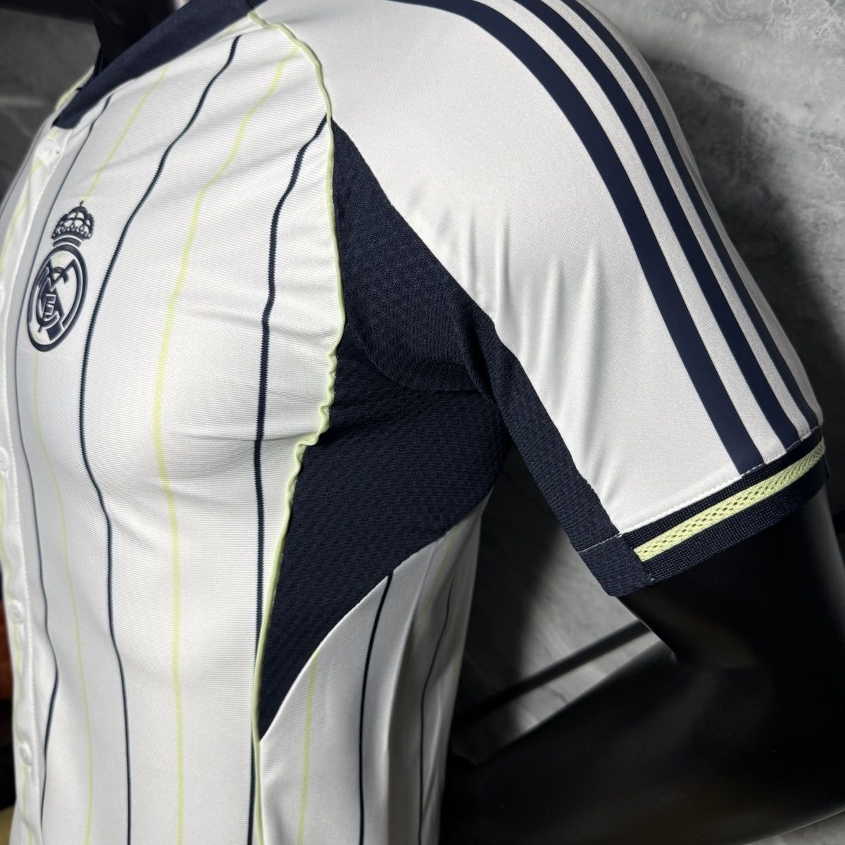 Real Madrid Soccer Jersey US Pack Shirt 2025/26 - U-jersey