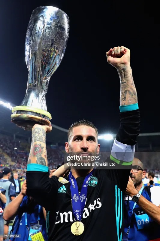 Real Madrid Retro Jersey Away Long Sleeve Soccer Shirt 2017/18 - U-jersey