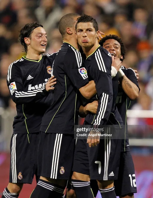 Real Madrid Retro Jersey Away Long Sleeve Soccer Shirt 2010/11