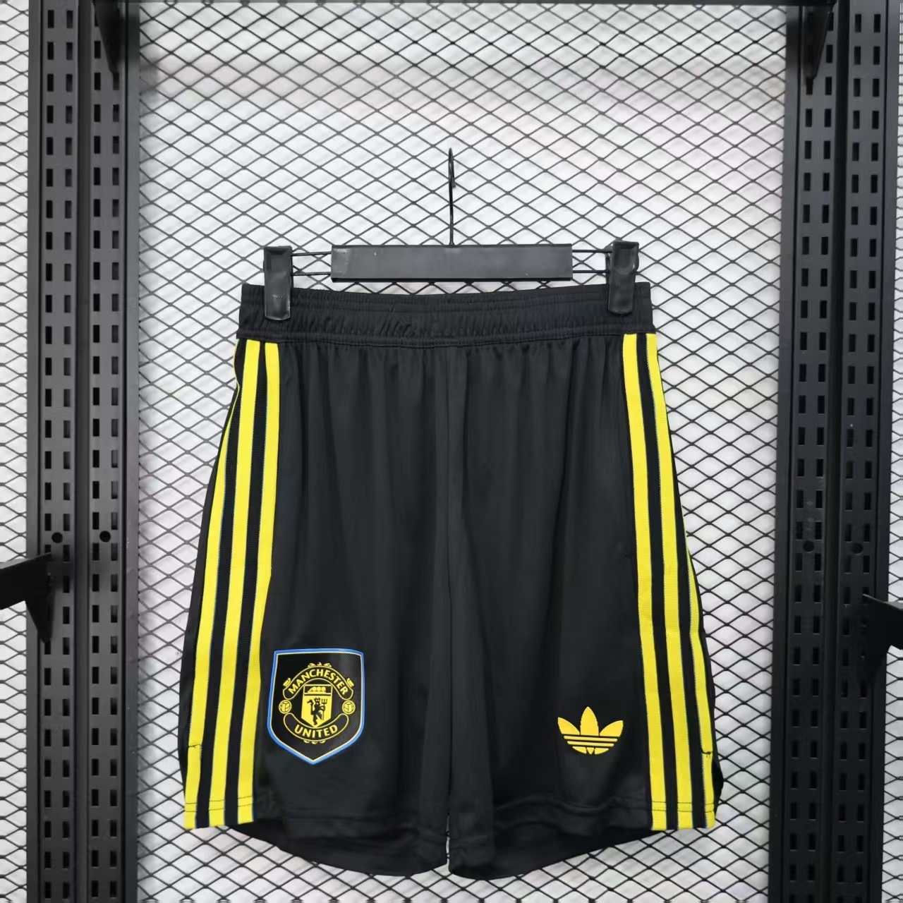 Manchester United  Football Jersey  black Shorts 2025/26