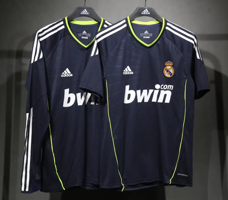 Real Madrid Retro Jersey Away Soccer Shirt 2010/11