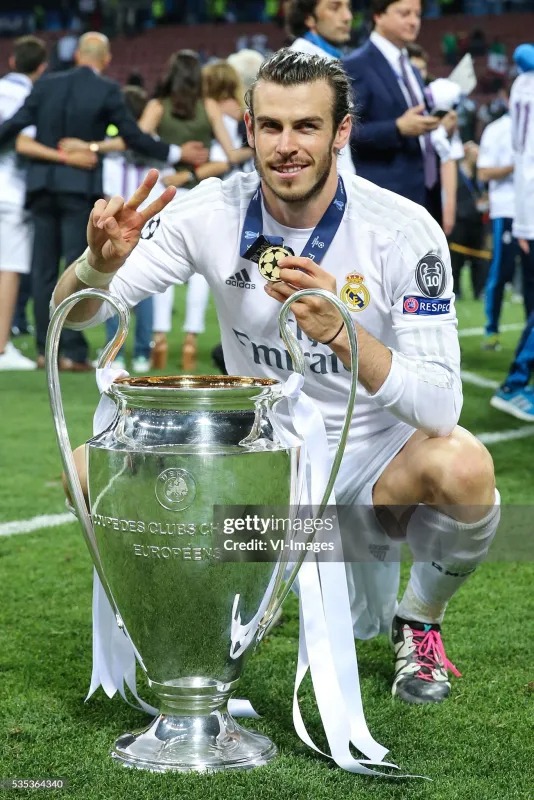 Real Madrid Retro Jersey Home Long Sleeve Soccer Shirt 2015/16