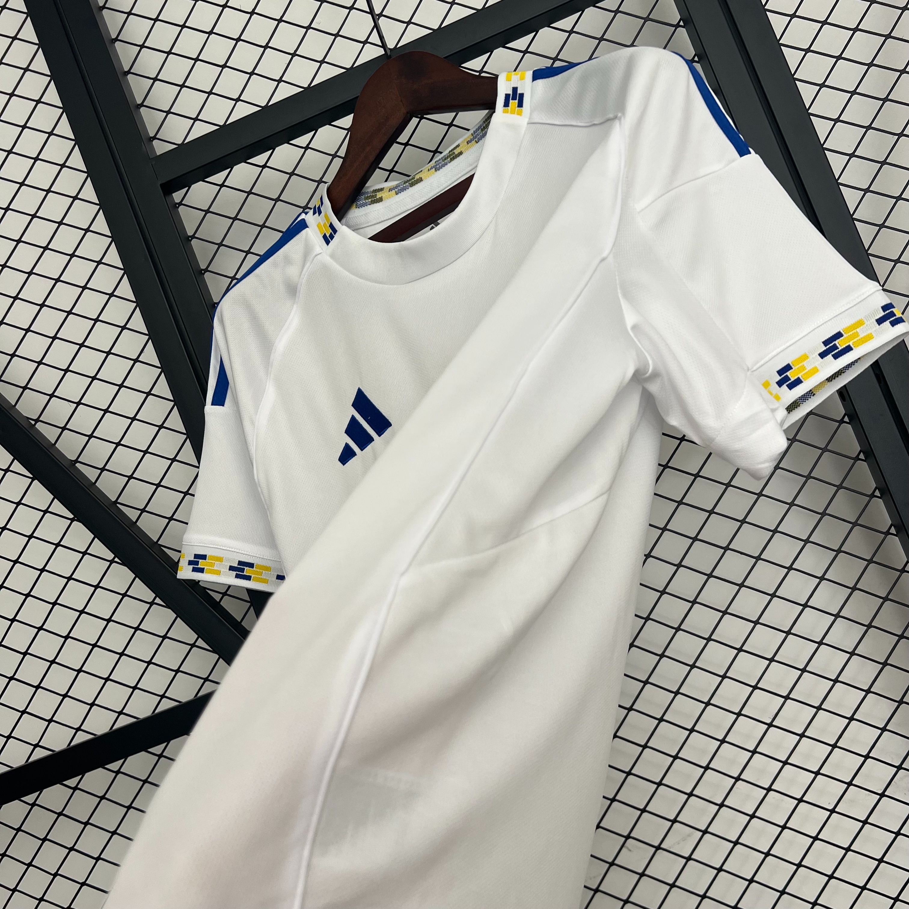 Leeds United Football Jersey Home Custom Shirt 2025/26 - ujerseystore