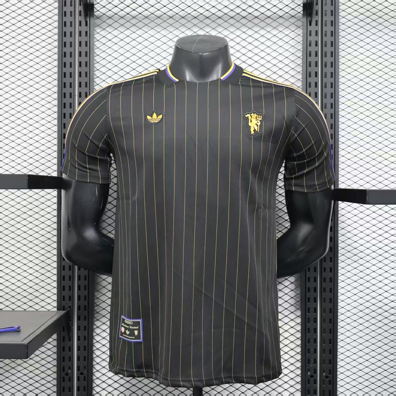 Manchester United's casual-style football jersey 2026