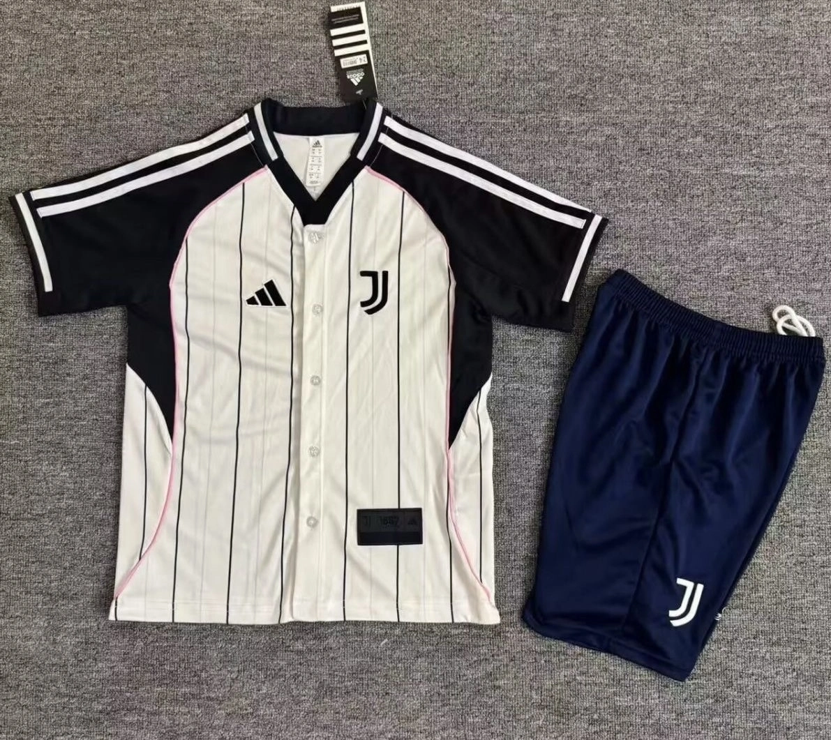 Juventus x US Pack Baseball Kids Kit Jersey+Shorts 2025/26 - U-jersey