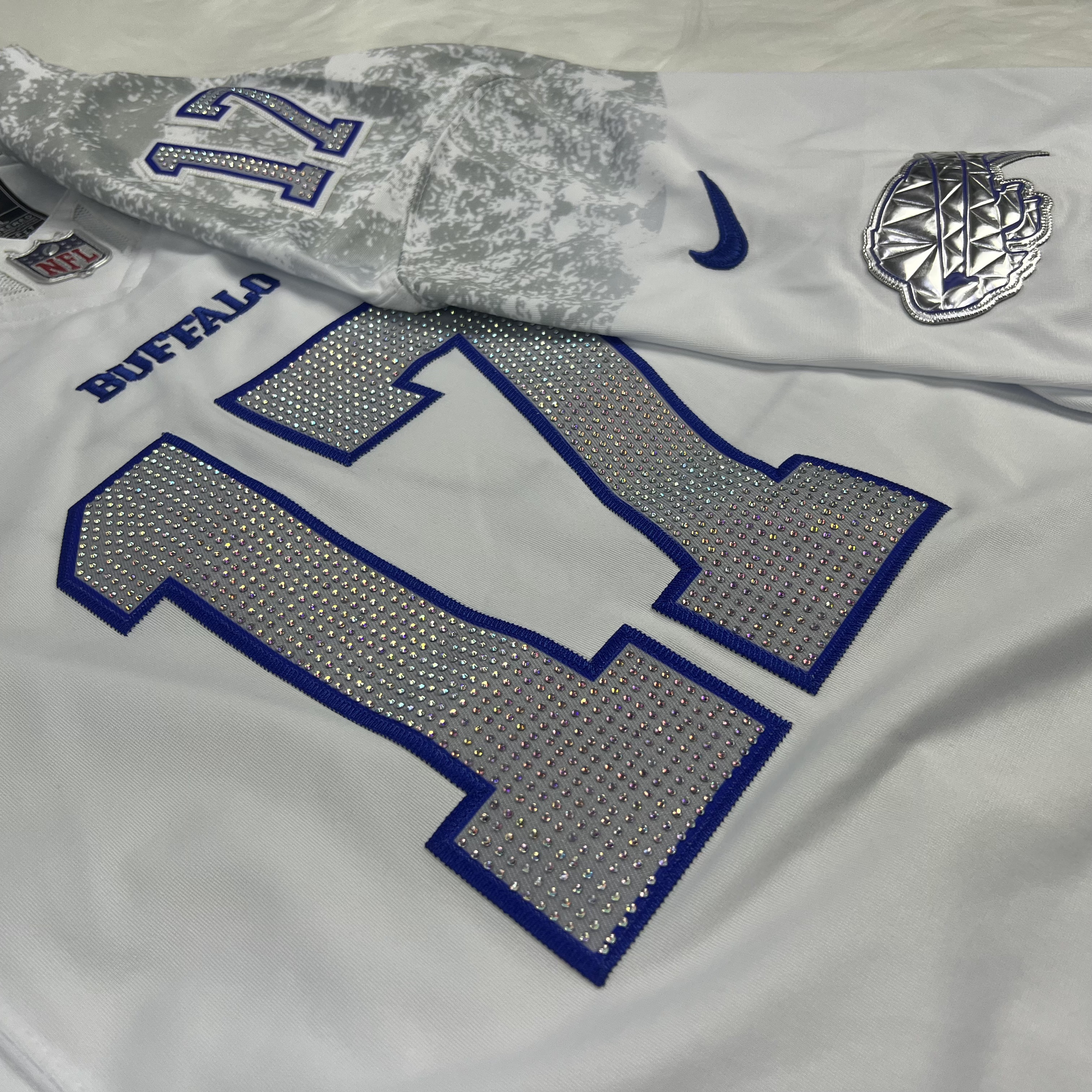 [Diamond-Studded Collector's Edition] Josh Allen Buffalo Bills 2025 Rivalries Collection Limited Jersey - White - U-jersey